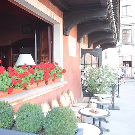 Elegant Old Town Iii Apartment